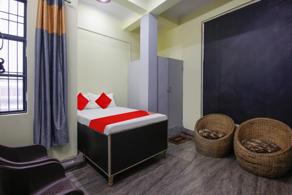 OYO Kashish Guest House, Pitampura - Rohini Delhi, Delhi