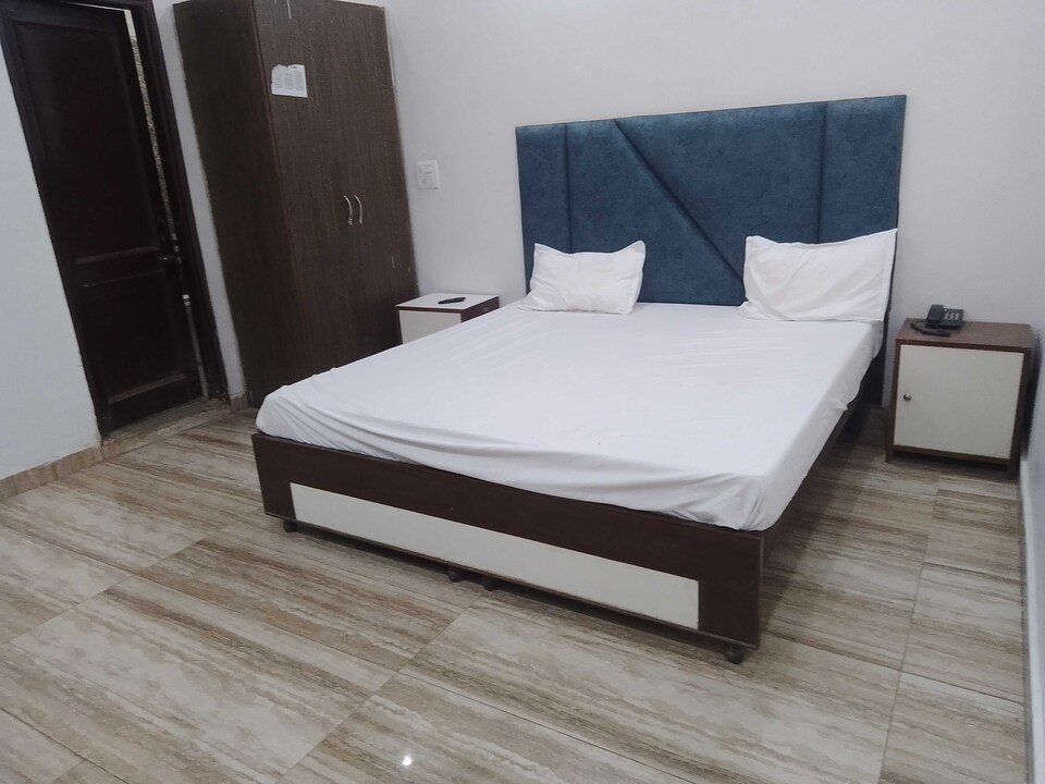 OYO The MM Crown Hotel, Zirakpur, Zirakpur