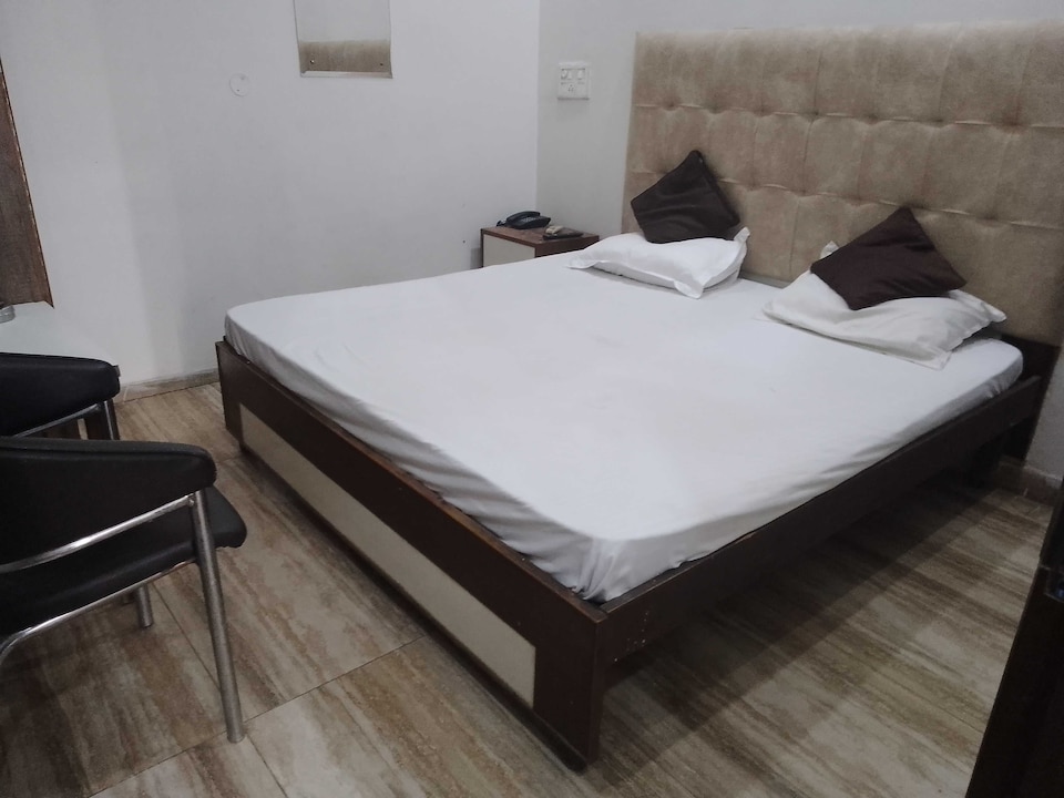 OYO The MM Crown Hotel, Zirakpur, Zirakpur