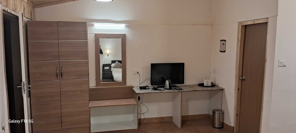 OYO 821378 Stoneshed Resort And Hotel, Khurpatal Nainital, Nainital