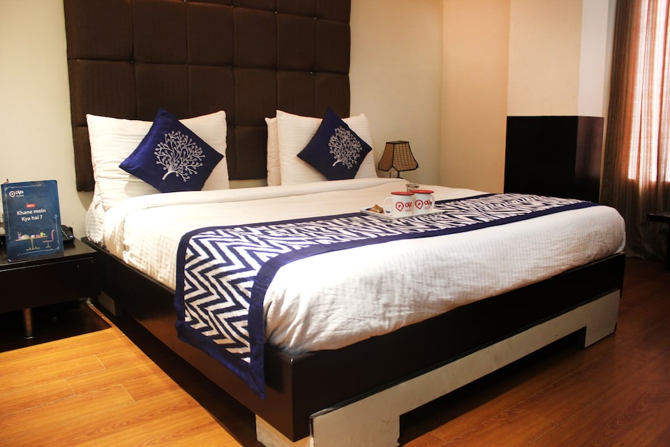 OYO 1773 Hotel Anand Retreat, Vaishali Kaushambi Metro, Ghaziabad