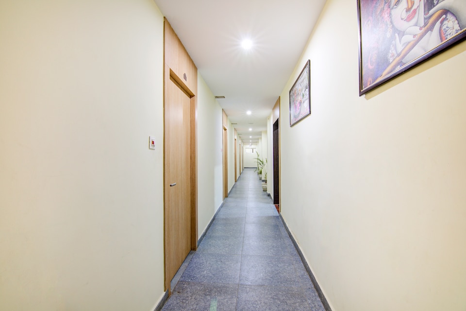 OYO 1774 Hotel Keerthi's Anupama, Governorpet Vijayawada, Vijayawada