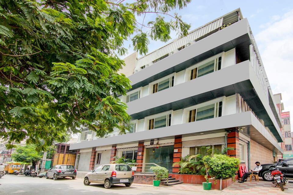 OYO 1774 Hotel Keerthi's Anupama, Governorpet Vijayawada, Vijayawada
