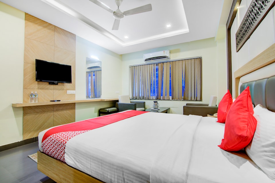 OYO 1774 Hotel Keerthi's Anupama, Governorpet Vijayawada, Vijayawada