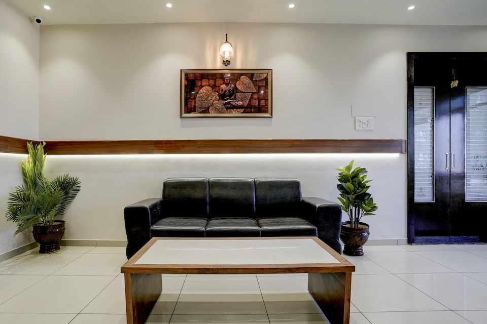 Hotel O DH, Sayajigunj Vadodara, Vadodara