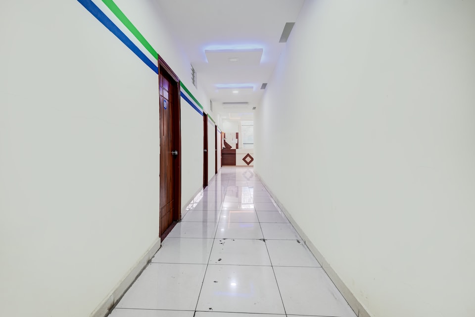 SPOT ON CHAMUNDESHWARI COMFORT, Rajajinagar Bangalore, Bangalore