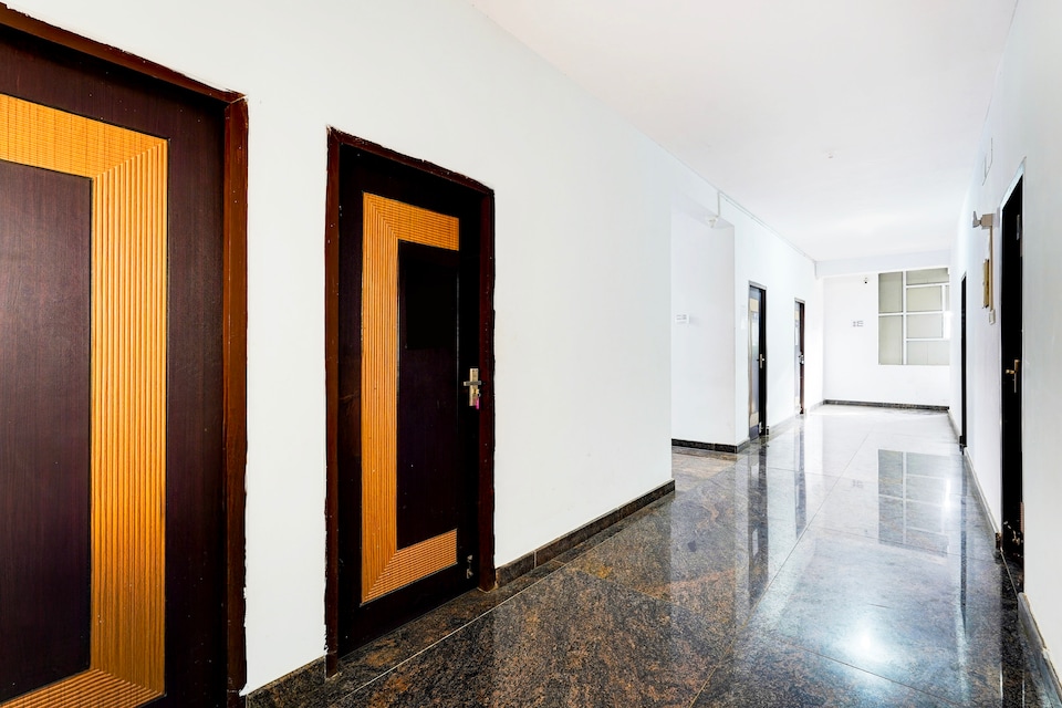 Super Collection O Ambattur Near Patravakam Railway Station, Anna Nagar Chennai, Chennai