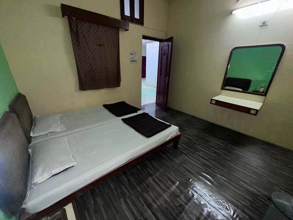 OYO Hotel Sharda Palace, Khajuraho, Khajuraho