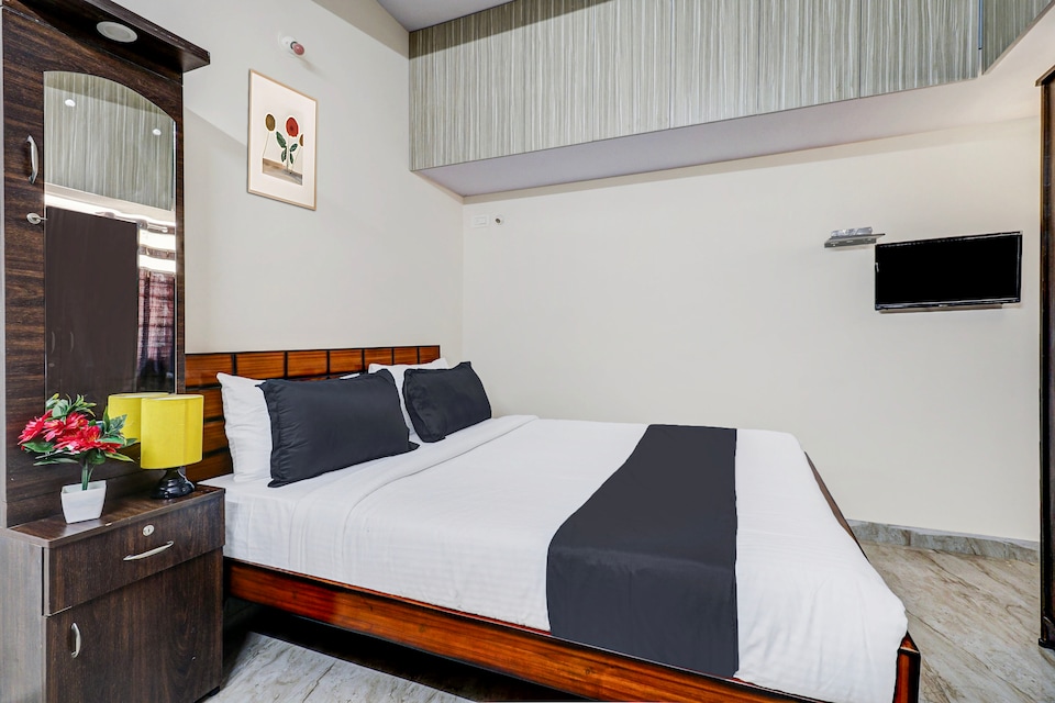 Hotel O Sri Lakshmi Venkateshwara Delux Lodge, Jalahalli Bangalore, Bangalore