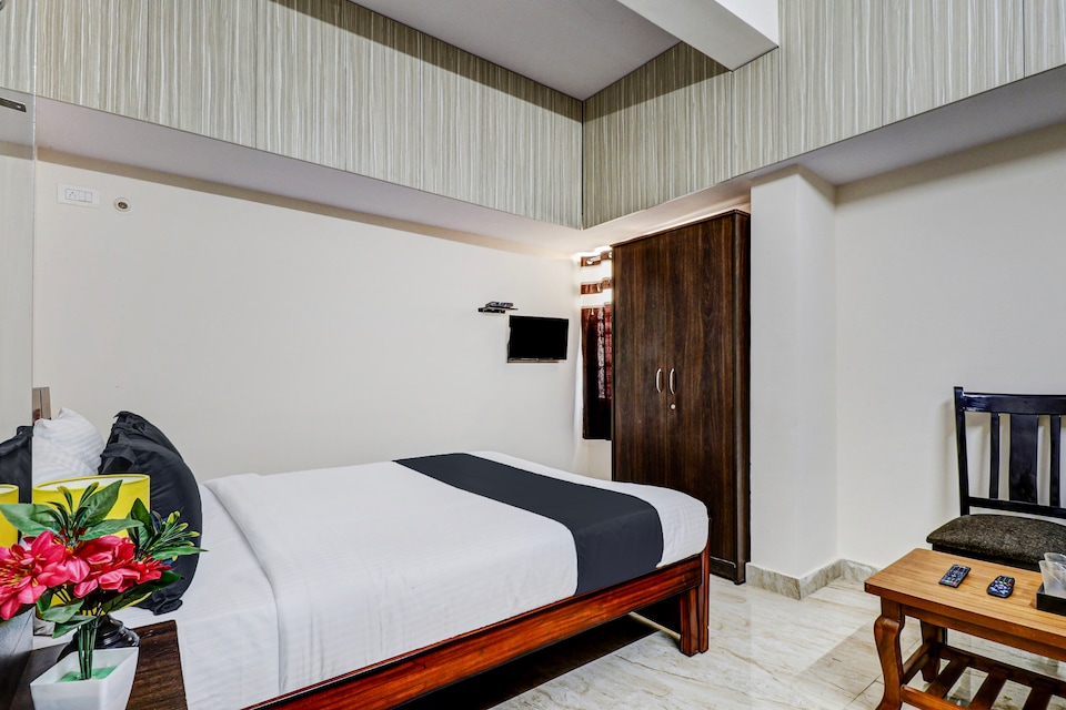 Hotel O Sri Lakshmi Venkateshwara Delux Lodge, Jalahalli Bangalore, Bangalore