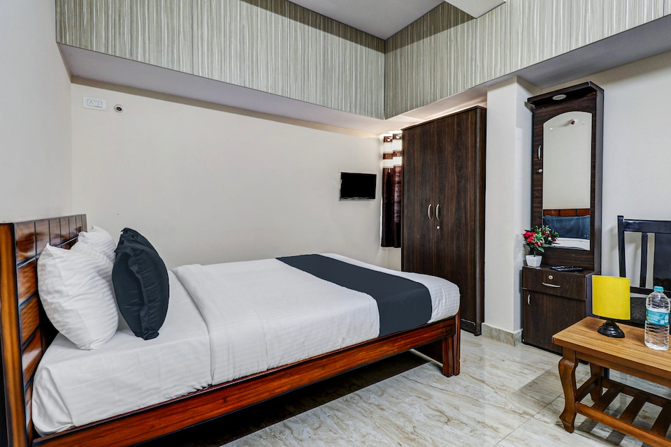 Hotel O Sri Lakshmi Venkateshwara Delux Lodge, Jalahalli Bangalore, Bangalore