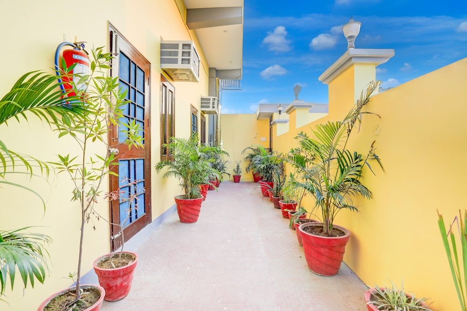 Hotel O Glory green farms and guest house, Moradabad, Moradabad