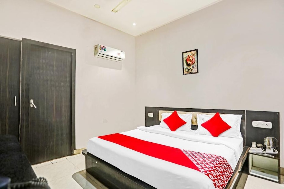 OYO Flagship Hotel The Royal, Pilibhit Bypass Road, Bareilly