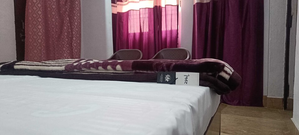 OYO 821975 Shri Aditya home stay, Ayodhya, Ayodhya