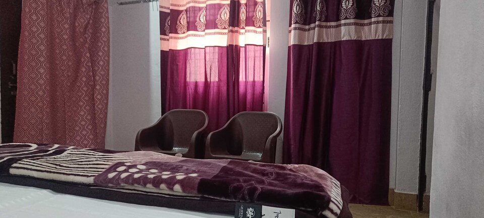 OYO 821975 Shri Aditya home stay, Ayodhya, Ayodhya