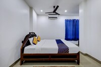 OYO Hotel MOON-LITE