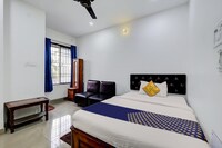 OYO Hotel MOON-LITE