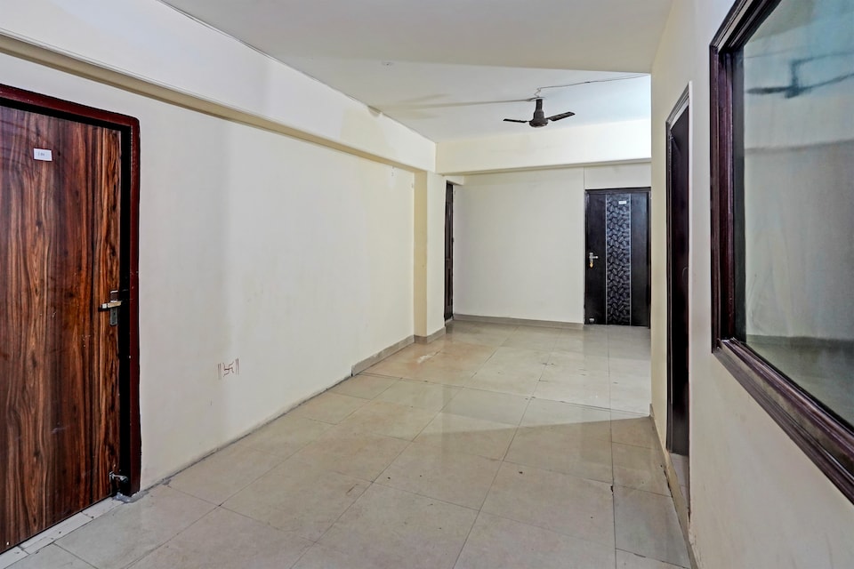 Hotel O HOTEL CROWN 15, Noida City, Noida