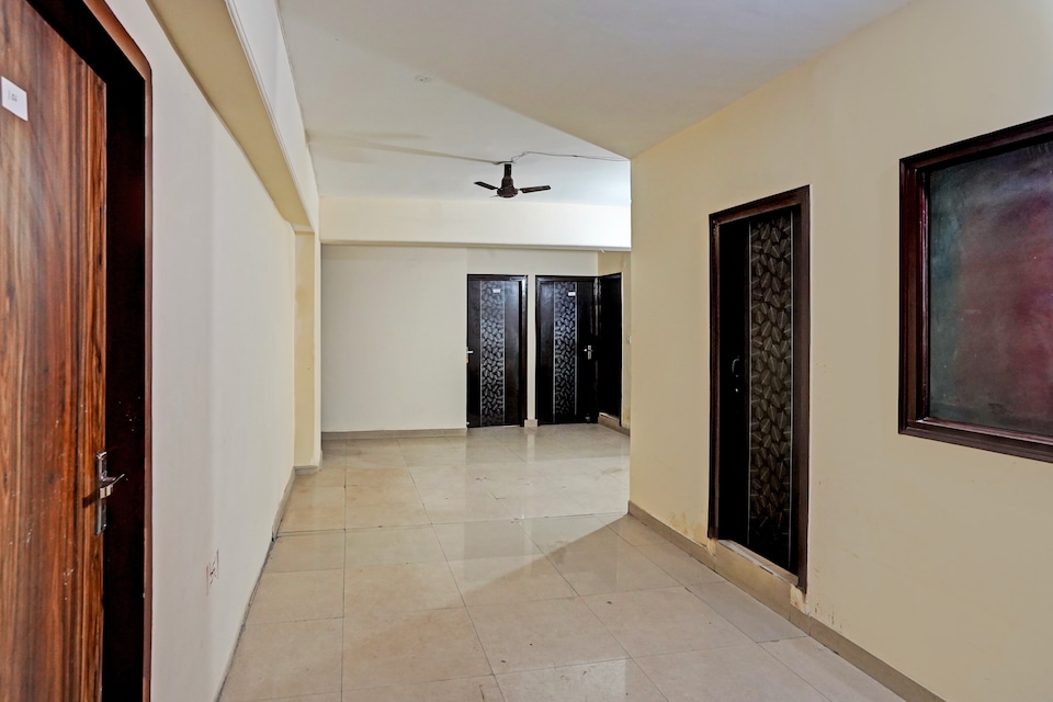 Hotel O HOTEL CROWN 15, Noida City, Noida