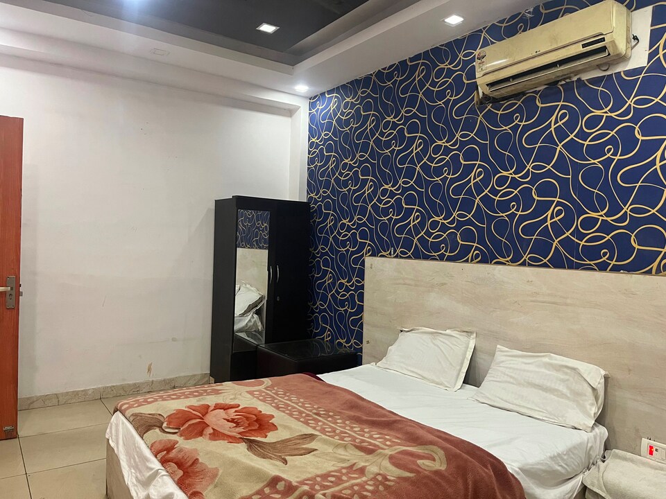 OYO 822028 OYO Hotel Five Sense, Faridabad, Faridabad
