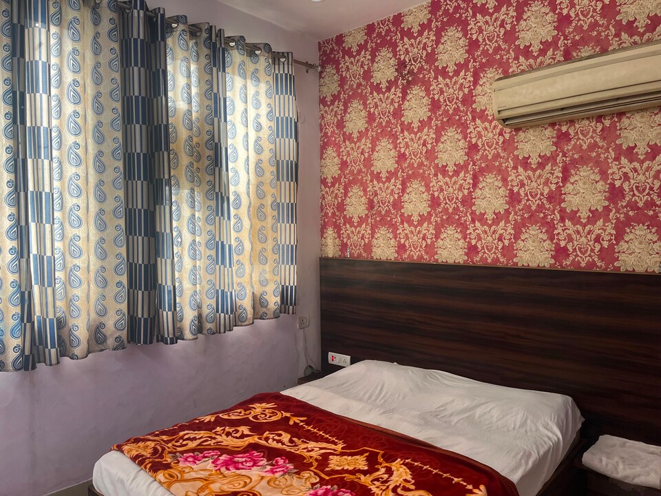 OYO 822028 OYO Hotel Five Sense, Faridabad, Faridabad
