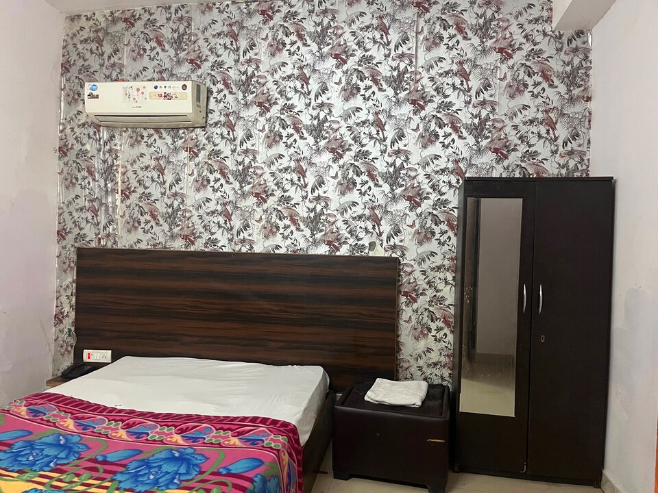 OYO 822028 OYO Hotel Five Sense, Faridabad, Faridabad