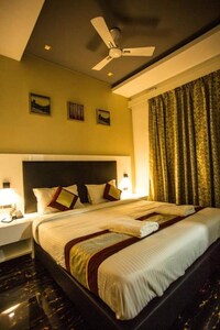 Collection O HOTEL ZARAS INN