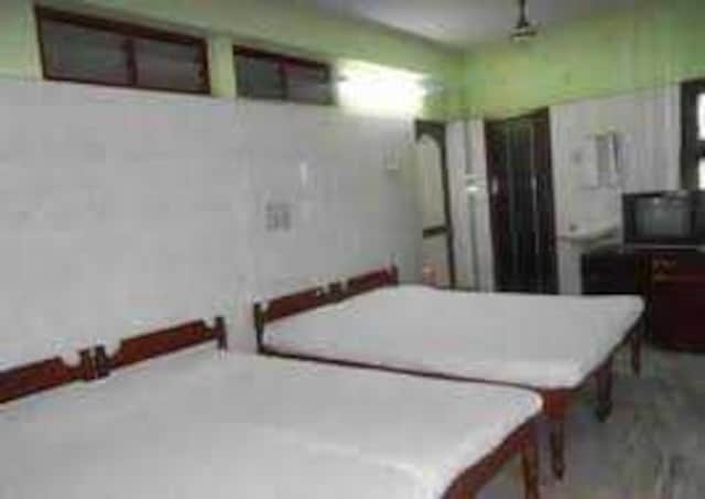 OYO Universal Guest House 