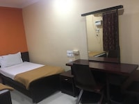 OYO Delmon Residency