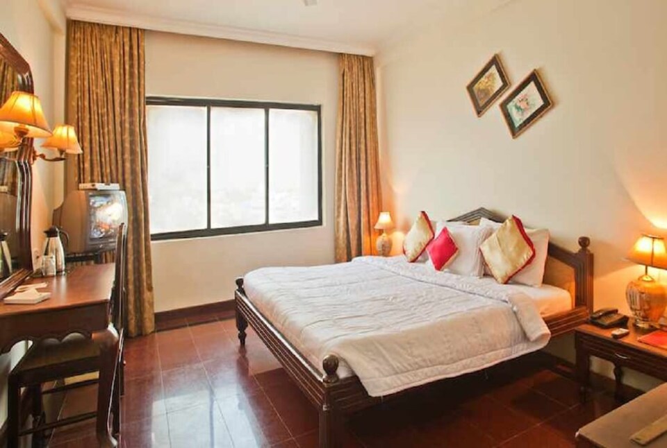 Townhouse 1325 SIMSAN HOTEL, Koyambedu Chennai, Chennai