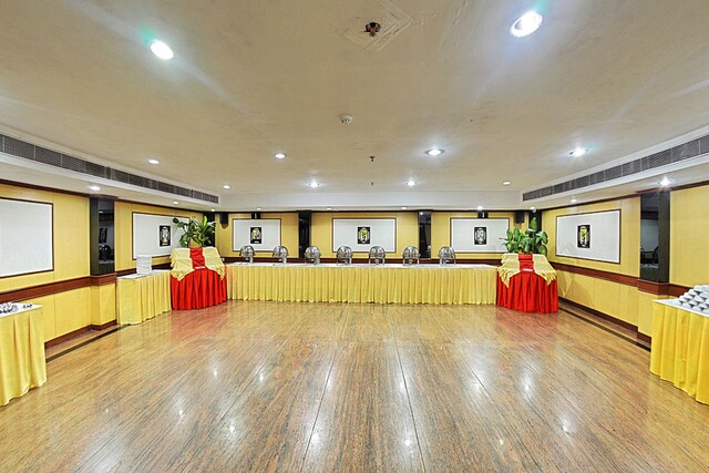 Townhouse 1312 Hotel Chandra Park (Opp Railway Station)