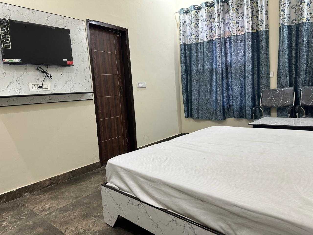 Hotels in Bus Stand Sector 43, Chandigarh Starting ₹356 Upto 80