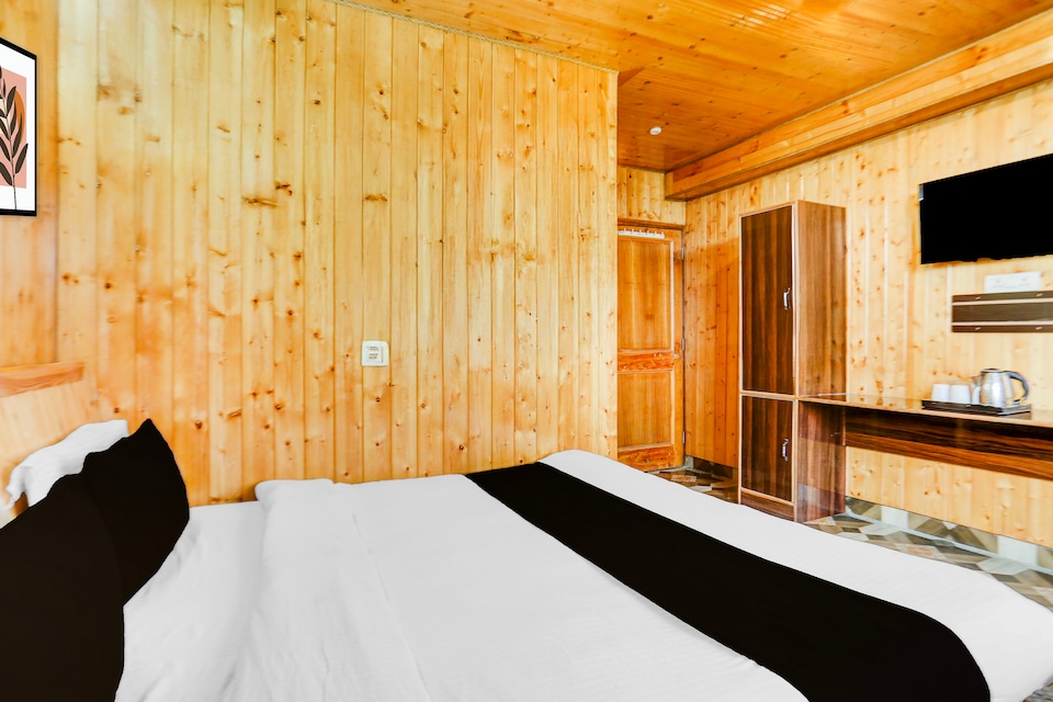 Hotel O Kanlog Near ISBT Shimla Formerly Pine View Homestay, chotta- shimla cluster, Shimla
