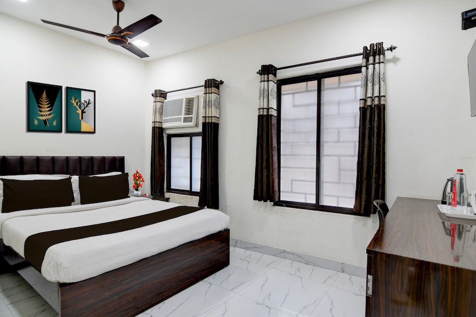 Collection O Park Street Metro Station Formerly Park Platinum, Esplanade Kolkata, Kolkata