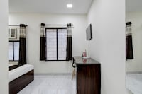 Collection O Park Street Metro Station Formerly Park Platinum