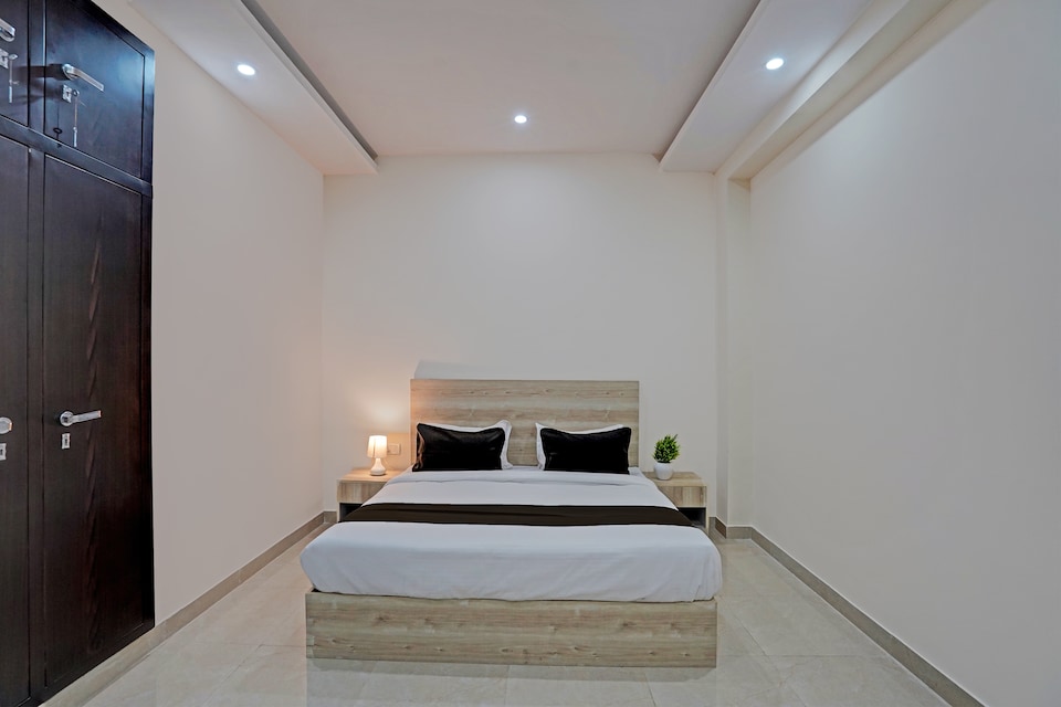 Hotel O Sunrise, Noida City, Noida