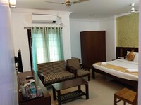 Townhouse Country Club Lee Crysstal Boutiqe Hotel