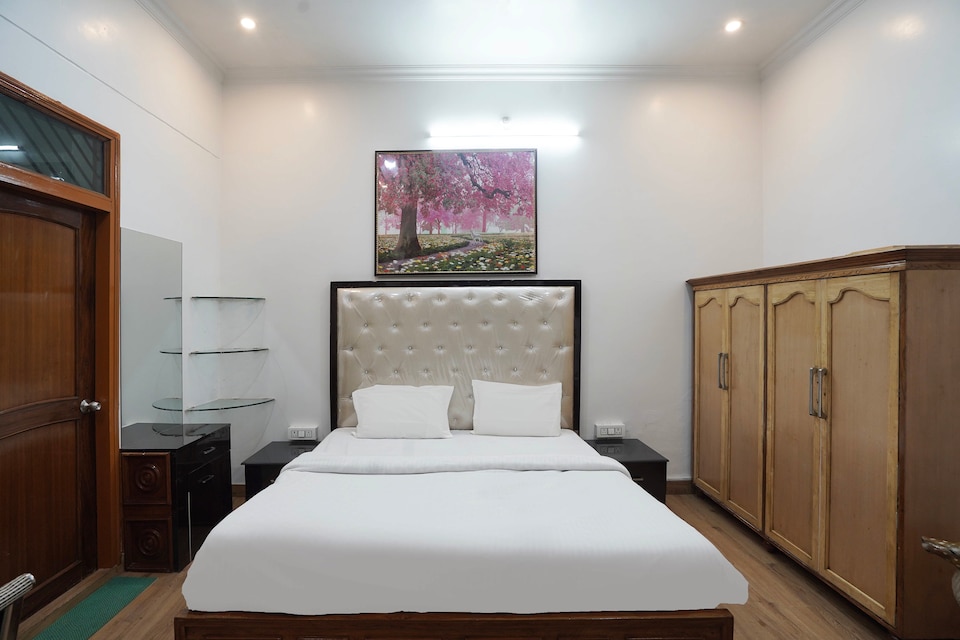 OYO Sumans Pg Guest House Service Apartment, Mumfordganj Allahabad, Prayagraj