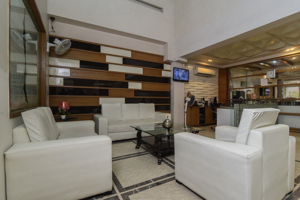Capital O 419 Charms Inn, Anand Vihar Delhi, Delhi