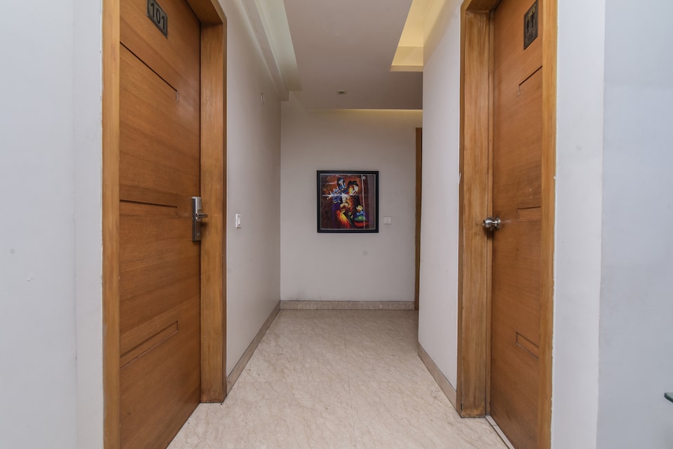 Capital O 419 Charms Inn, Anand Vihar Delhi, Delhi