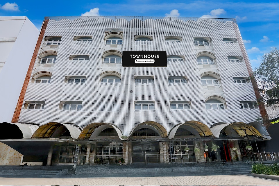 Townhouse Prayagraj Near Railway Station Formerly Santosh Palace, Railway Station Allahabad, Prayagraj