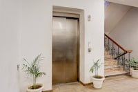 Super Townhouse Prayagraj Near Railway Station Formerly Santosh Palace