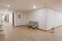 Super Townhouse Prayagraj Near Railway Station Formerly Santosh Palace