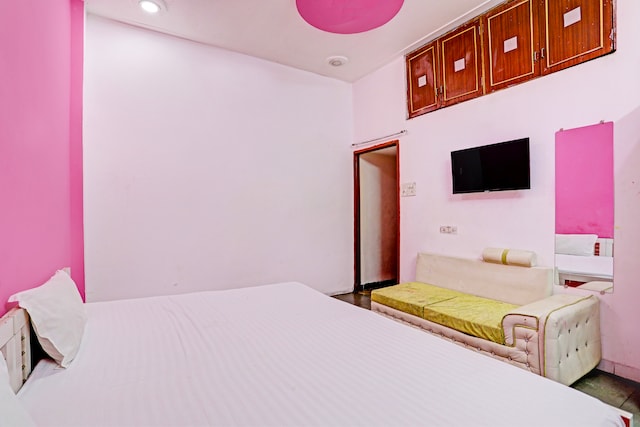 Hotel O Rose Valley Bhawarkuan Square Bus Stop