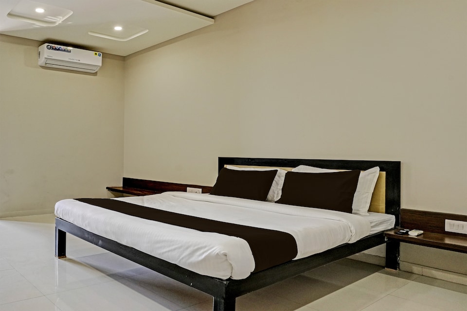 Collection O Hotel Kalash , Sayajigunj Vadodara, Vadodara