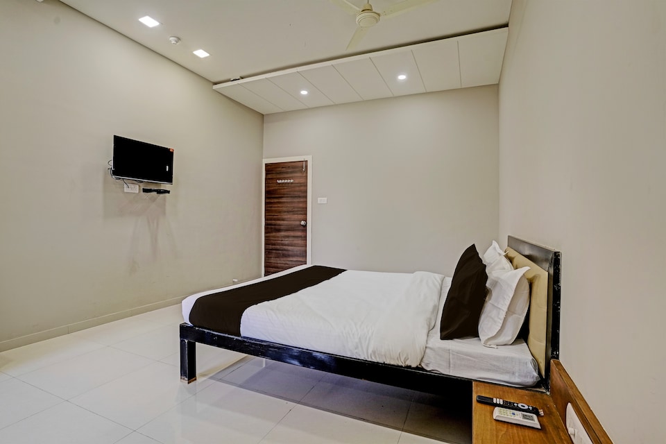 Collection O Hotel Kalash , Sayajigunj Vadodara, Vadodara