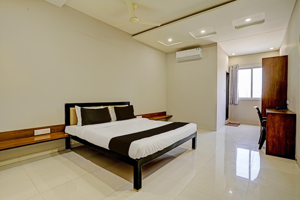 Collection O Hotel Kalash , Sayajigunj Vadodara, Vadodara