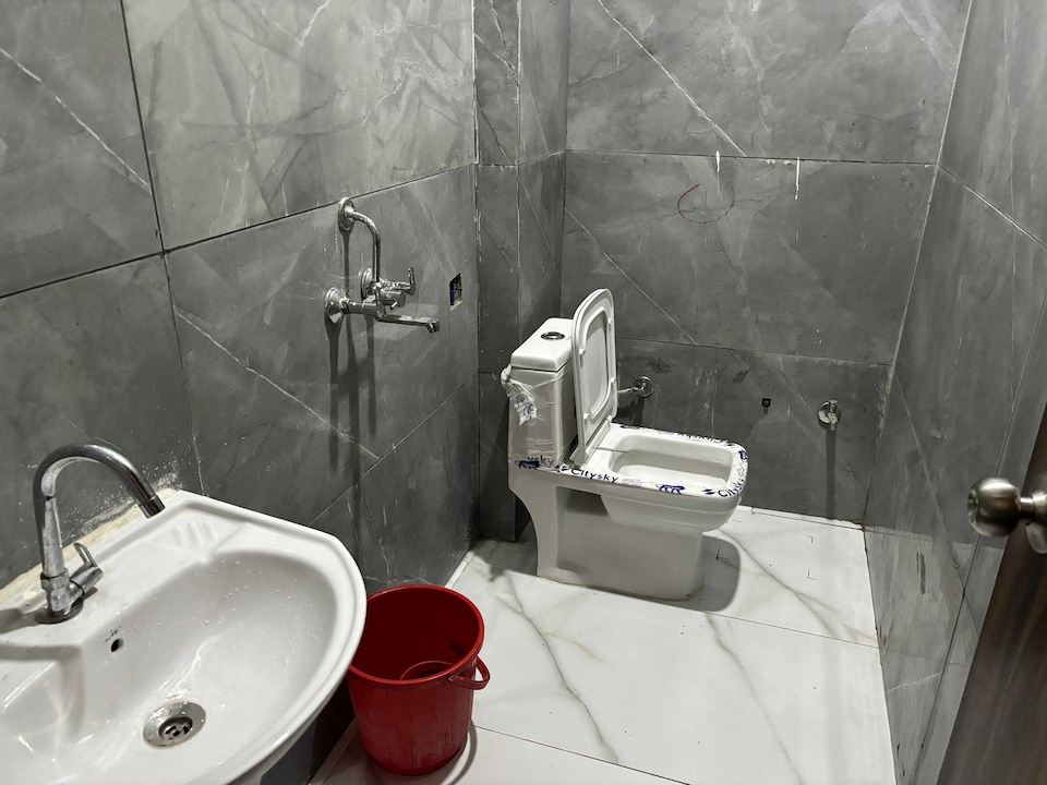 OYO 822526 Galaxy Guest House, Moradabad, Moradabad