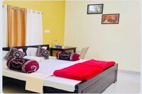 OYO 82256 Lake View Hotel