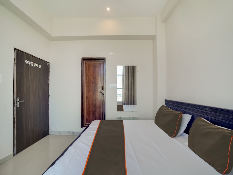 Hotel O Shree Balaji Hotel And Restaurant, Hamidia Road Bhopal, Bhopal